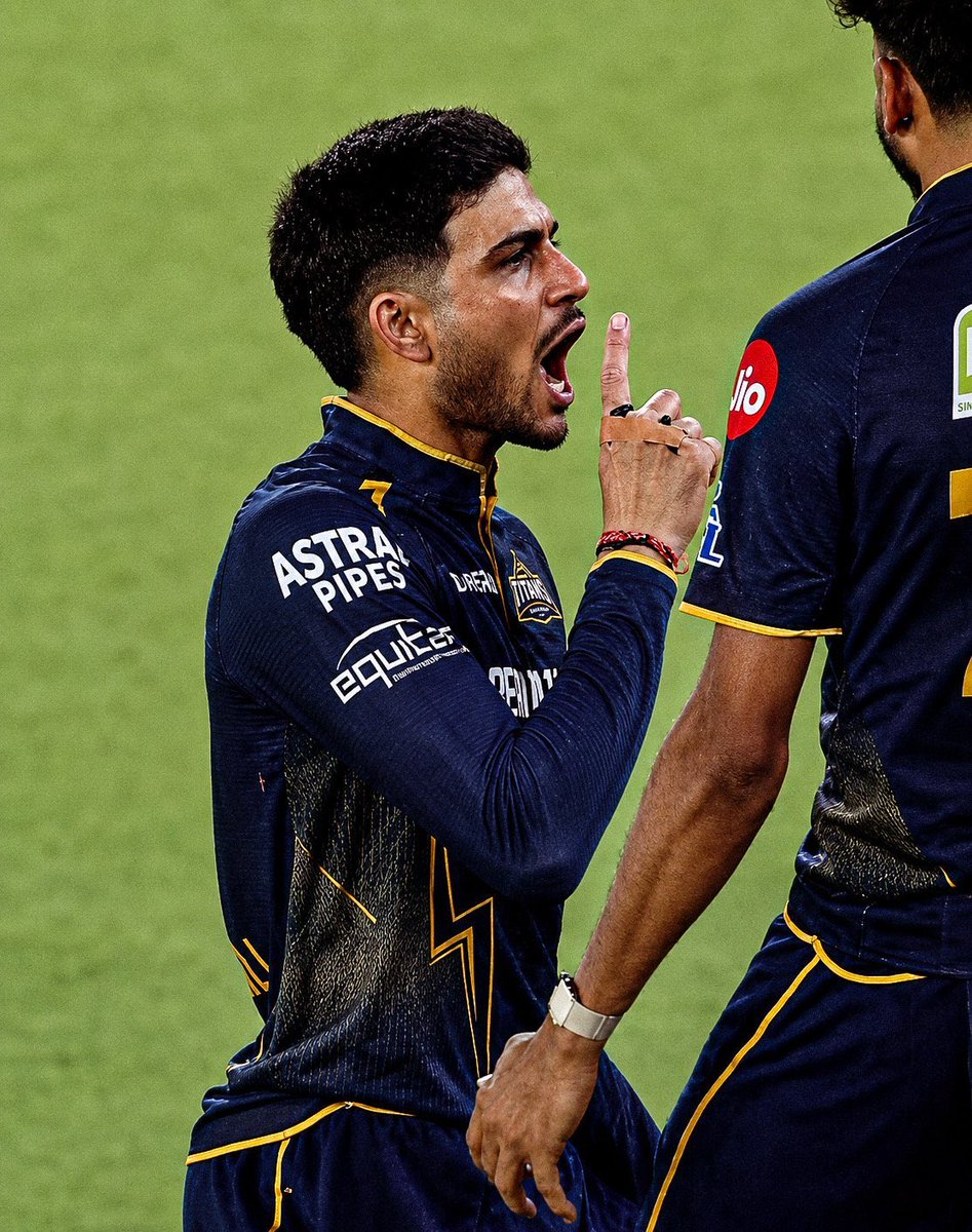 Sjagtap3's tweet photo. Tu yahi har gaya tha beta…
@ShubmanGill abhi tujhe bahot bada player hona h..i am a fan of you but never mess with Dhoni’s CSK https://t.co/KbQ5rhljUP