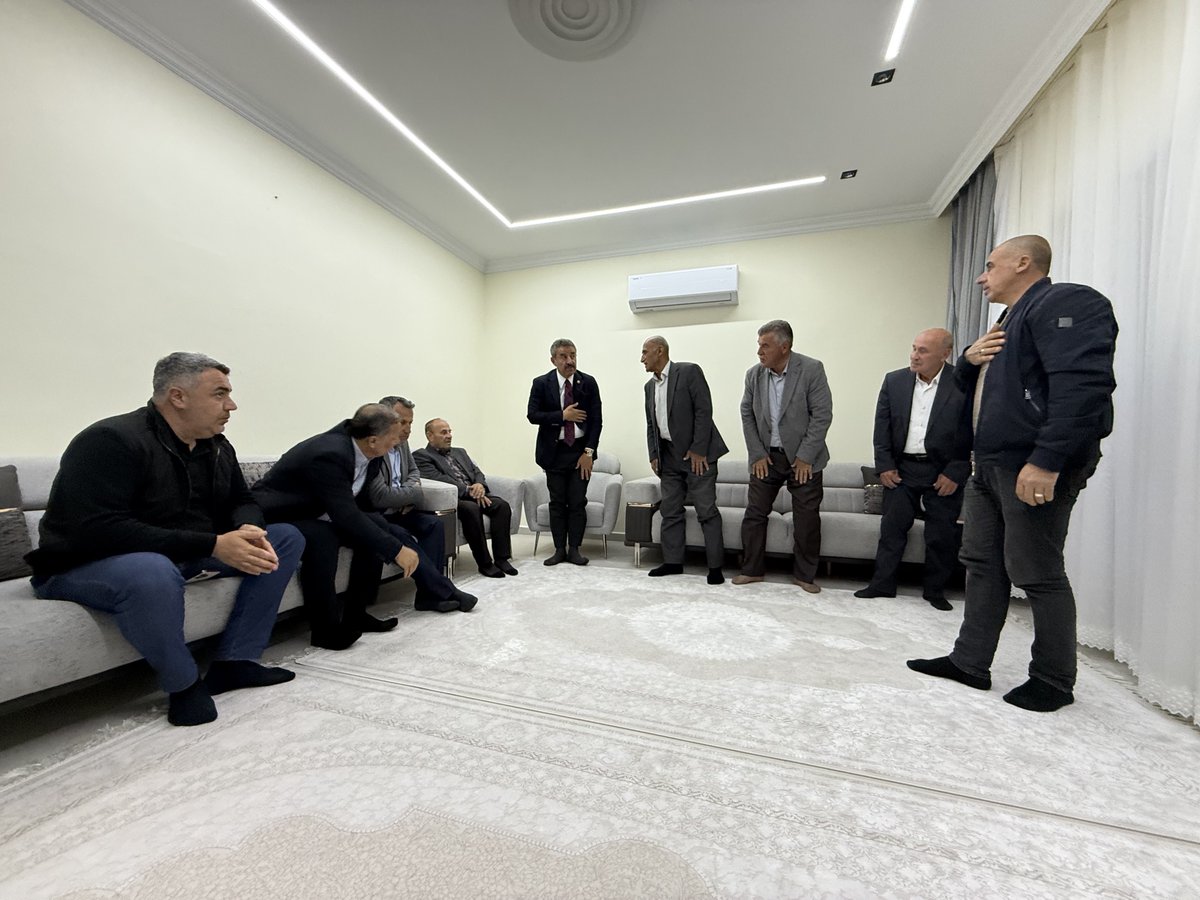 TatarArslan's tweet photo. Geçmiş tarihlerde Hakkın rahmetine kavuşan Halil Bahşiş’in değerli ailelerine taziye ziyaretinde bulunduk.

Merhuma Allah’tan rahmet; ailesine ve sevenlerine başsağlığı ve sabır diliyorum.

Mekanları Cennet Olsun. https://t.co/n1Tnazwgvq