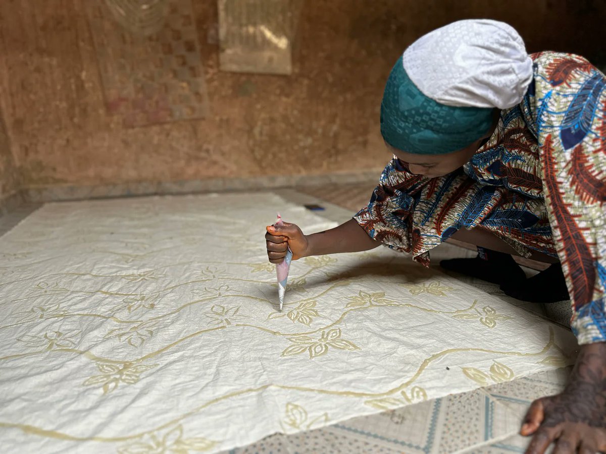 dieworkwear's tweet photo. Recently, Post Imperial collaborated with This is Us, a Nigerian company that produces clothes from fiber to finish in Nigeria using local craft traditions. Cotton is from Katsina; dyeing done in Kano. By keeping all of the production local, they reduce their carbon footprint. https://t.co/ykeyUvZhDT