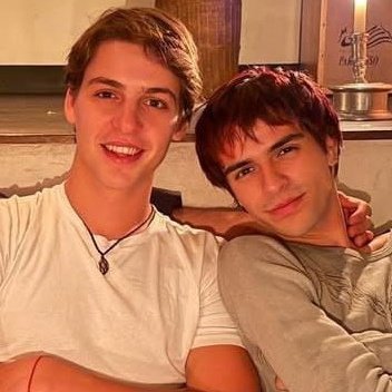 daylightzeki's tweet photo. -MINI AU TOREKI/JANEKI

donde jano engañó a zeki 

o

donde zeki encuentra apoyo en un amigo que no ve hace años y jano tiene que aguantar los celos por la decisión que tomó https://t.co/eYhgx4DgVz