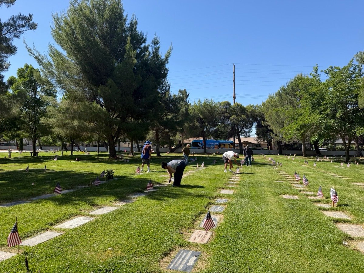 Rep_Whitesides's tweet photo. This weekend, my team and I took part in Memorial Day Services across our area. We placed flags at the Lancaster Cemetery, paid tribute to fallen heroes at the VFW Post 3000 in Quartz Hill, and attended the Memorial Day Ceremony in Palmdale.

I am so grateful to everyone who made these events happen, and for giving us a shared space to honor the brave service members from our region and beyond.