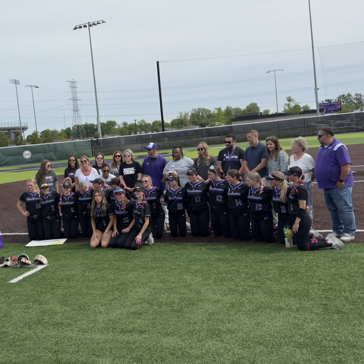 WoodhavenHigh's tweet photo. Teacher appreciation night at the softball game.  Warriors lead Divine Child 5-1 top of the fourth.  Go Warriors https://t.co/P4jHJP3LIY