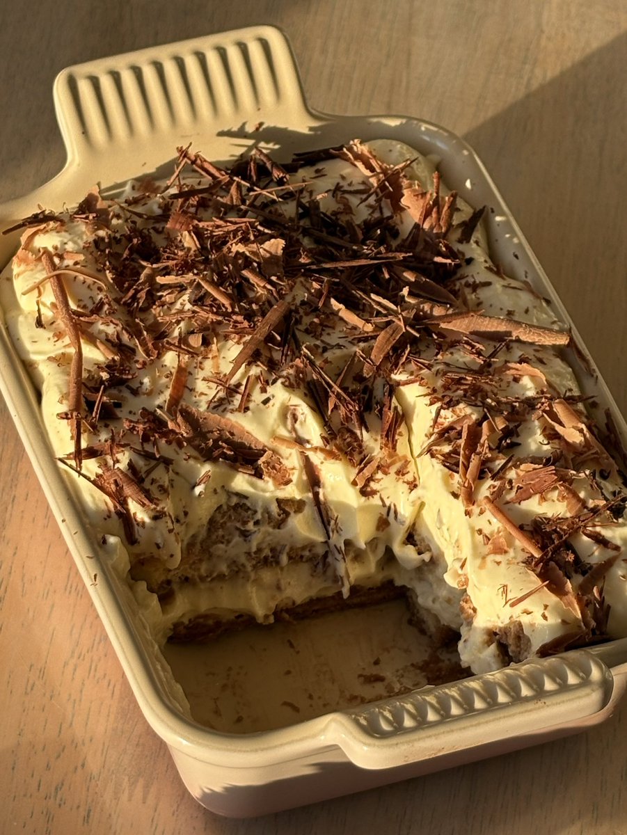 saweeeties's tweet photo. banana pudding tiramisú !! with banana custard mascarpone . tastes exactly like the real thing . https://t.co/wN8piTGDKh