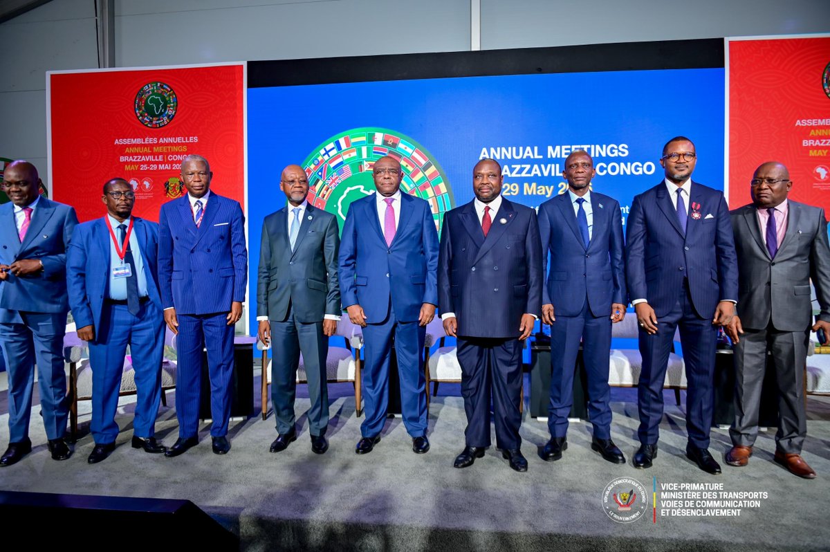 TransportsRDC's tweet photo. Ce mardi 26 mai 2026, en marge des Assemblées annuelles de la Banque africaine de développement (BAD) qui se tiennent à Brazzaville, le Vice-Premier ministre, ministre des Transports, Voies de communication et Désenclavement, Jean-Pierre Bemba a participé à une réunion marquant le lancement officiel de l’Avis d’appel à propositions (AAP) pour la sélection du concessionnaire stratégique privé qui sera chargé de la construction, du financement et de l’exploitation du projet de Pont Route-Rail Kinshasa-Brazzaville sur le fleuve Congo. 

Cette rencontre s’est tenue en présence du Ministre des Infrastructures et Travaux publics, John Banza Lunda, du Vice-Premier ministre chargé de la coordination des infrastructures de développement et de l'aménagement du territoire de la République du Congo, Jean-Jacques Bouya , ainsi que des représentants d’Africa50, de la BAD, de la CEEAC (Communauté économique des États de l'Afrique centrale) et de groupements d’entreprises.