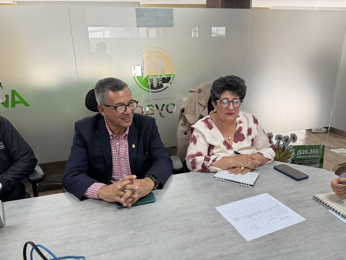 SecAmbienteBoy's tweet photo. Durante la jornada ratificamos el compromiso de seguir llegando a los animales en condición de mayor vulnerabilidad en los municipios del departamento, garantizando una inversión transparente y acciones enfocadas en el bienestar animal. 🧵👇 https://t.co/PrvYPZlsMs