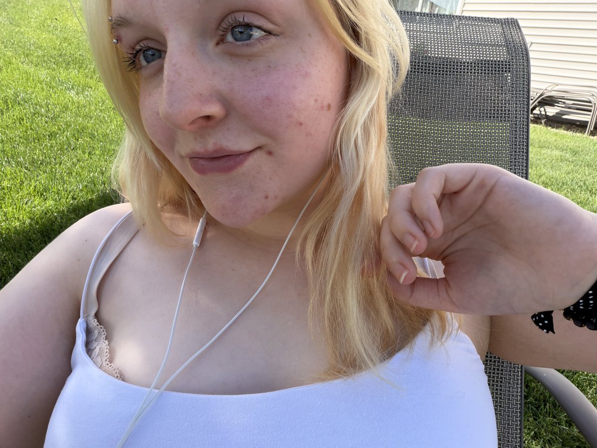 molly tweet media
