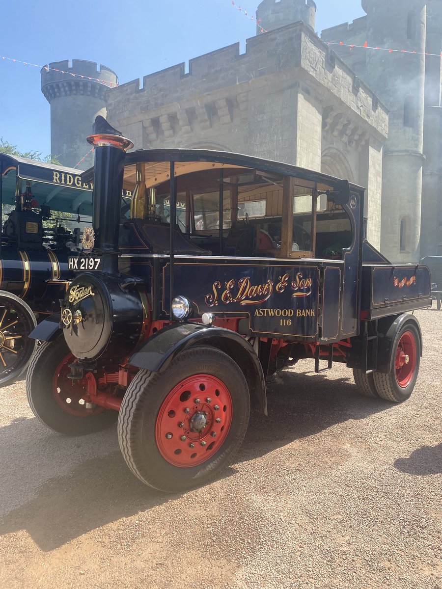 westcountrybird's tweet photo. Good night Twitter chums. Sleep as well as you can in this heat.  
Some photos from the #SteamRally yesterday at #EastnorCastle https://t.co/O7QU6ZM6Sq