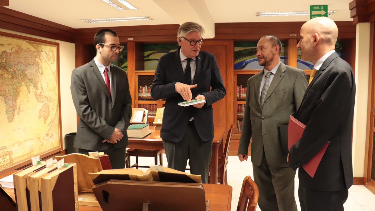 ITAM_mx's tweet photo. El ITAM recibió a Antonio López-Istúriz, eurodiputado del Partido Popular y presidente de la Delegación UE-México, en el conversatorio “El acuerdo México–UE ante el escenario global”, un espacio de reflexión sobre los retos y oportunidades de la relación entre México y la Unión Europea en el contexto internacional actual.

La sesión contó con la presentación de Francisco André, Embajador de la Unión Europea en México, y fue moderada por Antonio López Vega, profesor del Departamento de Estudios Generales del ITAM.

Agradecemos a nuestros invitados y a la comunidad que participó en este diálogo sobre cooperación internacional, democracia y relaciones estratégicas entre México y Europa.

#ITAM #UniónEuropea #MéxicoUE #RelacionesInternacionales #Diplomacia #ComunidadITAM