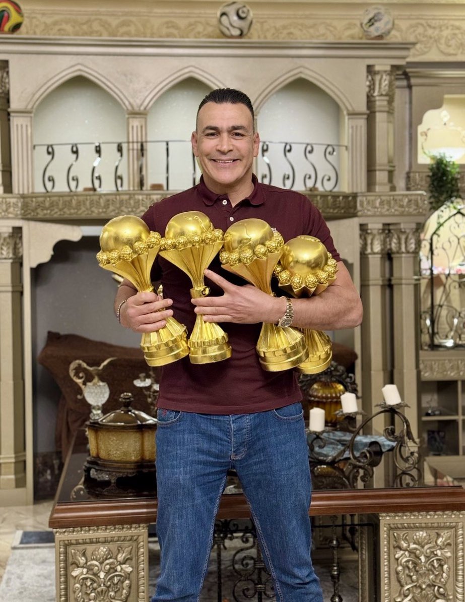 onzemasr's tweet photo. La légende Essam El-Hadary qui pose avec ses 4 CAN remportées. 🥵🌍🏆 https://t.co/0PJyIcNJxV