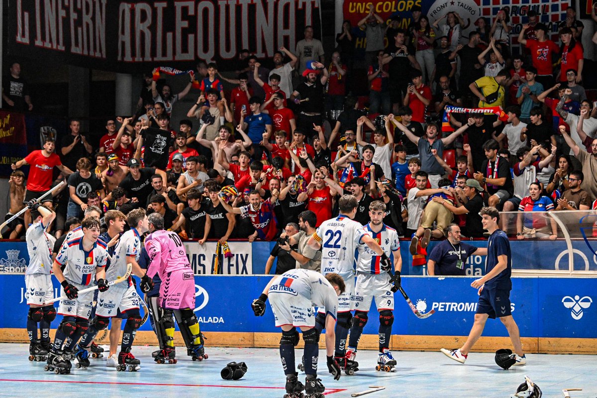 IgualadaHC's tweet photo. Pavelló Les Comes.

Un dimarts al vespre.

Gairebé 1.000 persones.

No tothom ho pot dir.

😉💙❤️ https://t.co/KHHlGxGq1s