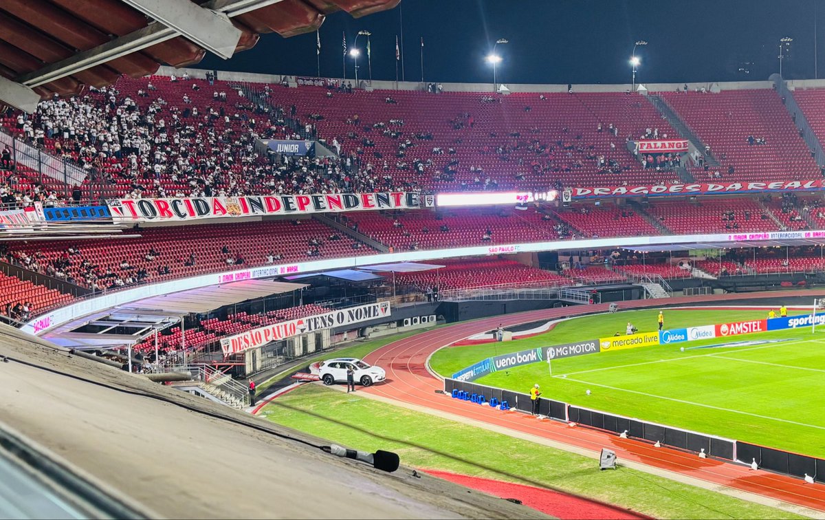 silvapcaique's tweet photo. Faltando 10 minutos para a bola rolar, o MorumBIS está assim. Apenas 12 mil ingressos foram vendidos na última atualização que recebi. São Paulo recebe o já eliminado Boston River pela Sulamericana. https://t.co/1VPnFX0hHa
