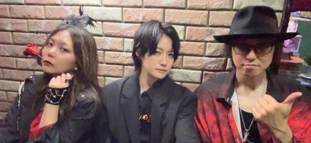 singer_MiKA_'s tweet photo. 恒例の撮影会🖤🌹✨ https://t.co/Jftb4isCz0