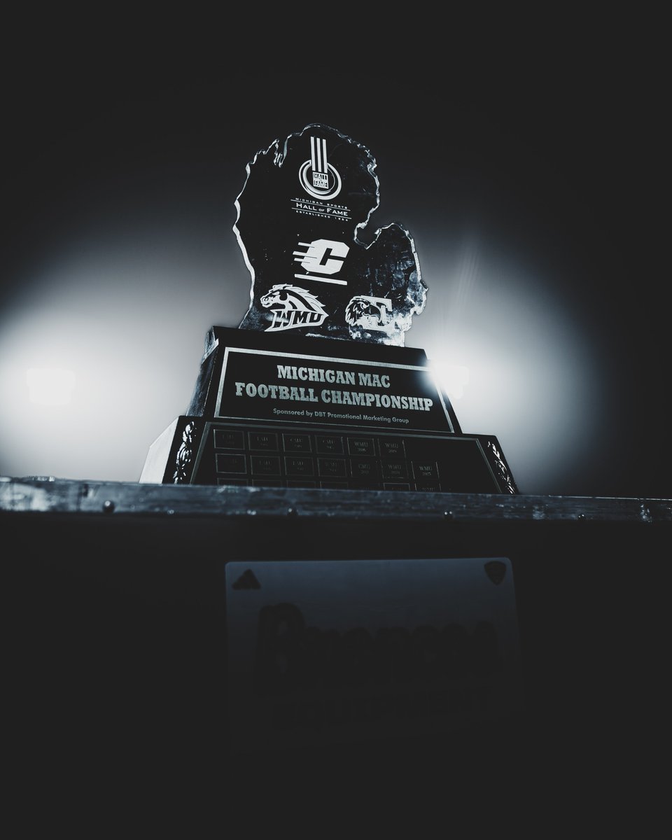 WMU_Football's tweet photo. YEAR OF THE BRONCO 🐎

You better believe we're itching to go out and defend some hardware 🏆

#EAT | #GRIT https://t.co/pcAgMEwlaI