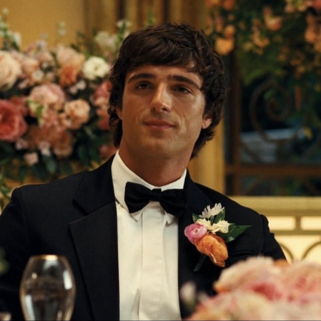 Raeflora1's tweet photo. 🚨 Nate Jacobs from HBO’s “Euphoria” is reportedly dead at 23 years old. 

Chuck Bass, although almost dying at 17, 19, and 21 years old is alive and happily married to the love of his life Blair Waldorf. https://t.co/ZtG9LQVfcz