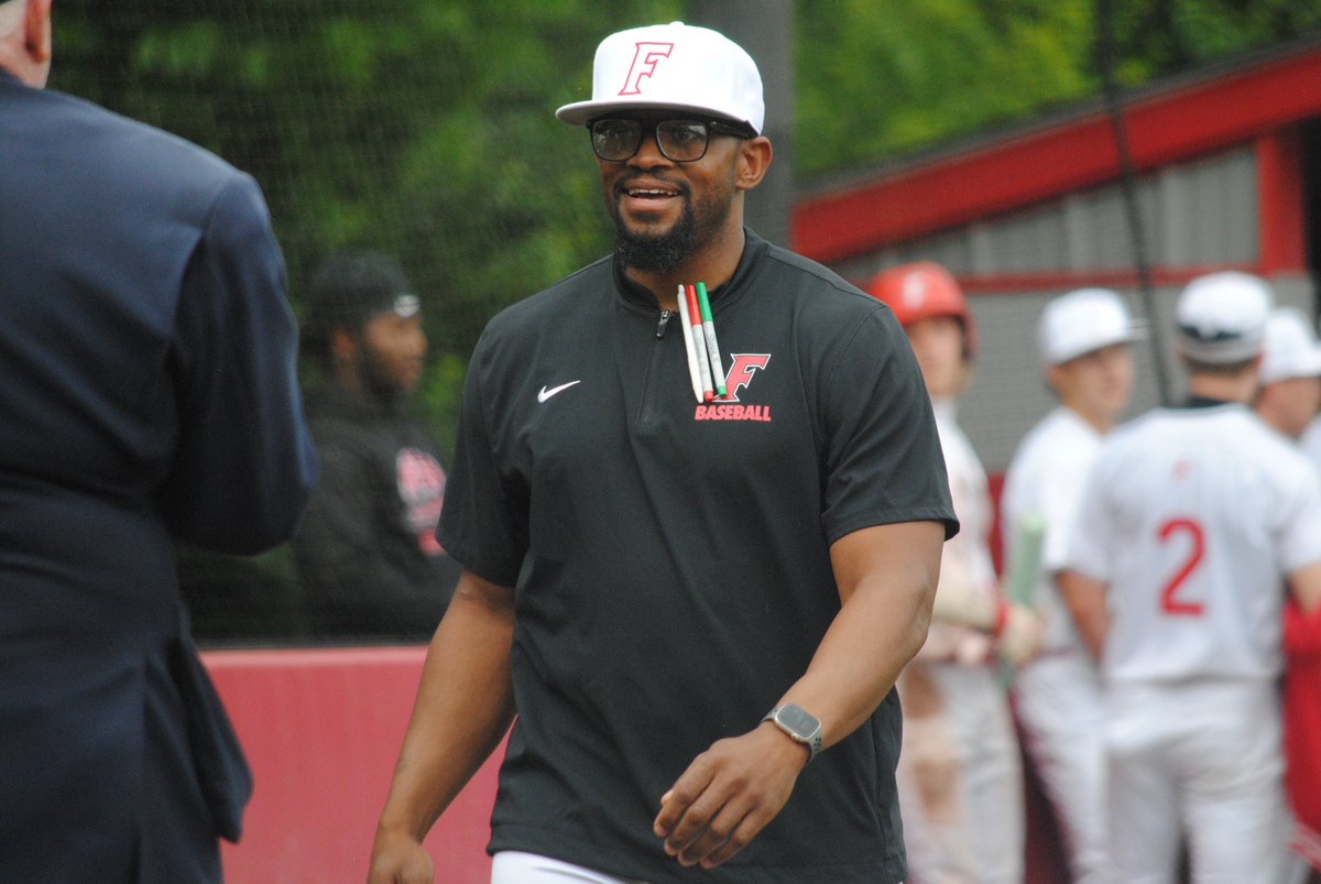 TheReportOhio's tweet photo. Beckett Clemmons and Justin Hembree each lace two-RBI base knocks and Fairfield leads Lebanon 6-1 heading into the top of three @fairfield_tribe @LebanonBase https://t.co/WewL08UITF