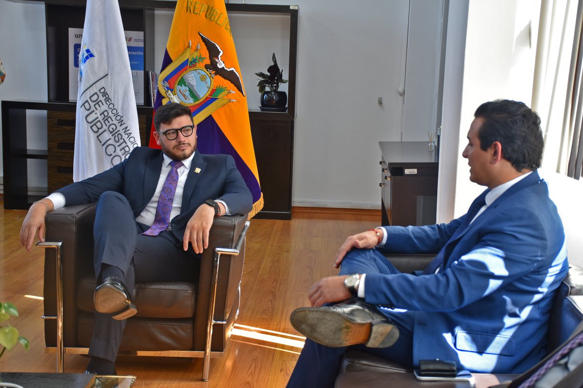 DinarpEc's tweet photo. 🤝 Articulación para fortalecer la formación profesional 📚

Paolo Grijalva, director nacional, mantuvo una reunión de trabajo con @EcJohnreyesn, director ejecutivo del @secap_ec, a fin de impulsar espacios de cooperación interinstitucional. https://t.co/oh83pEPChj