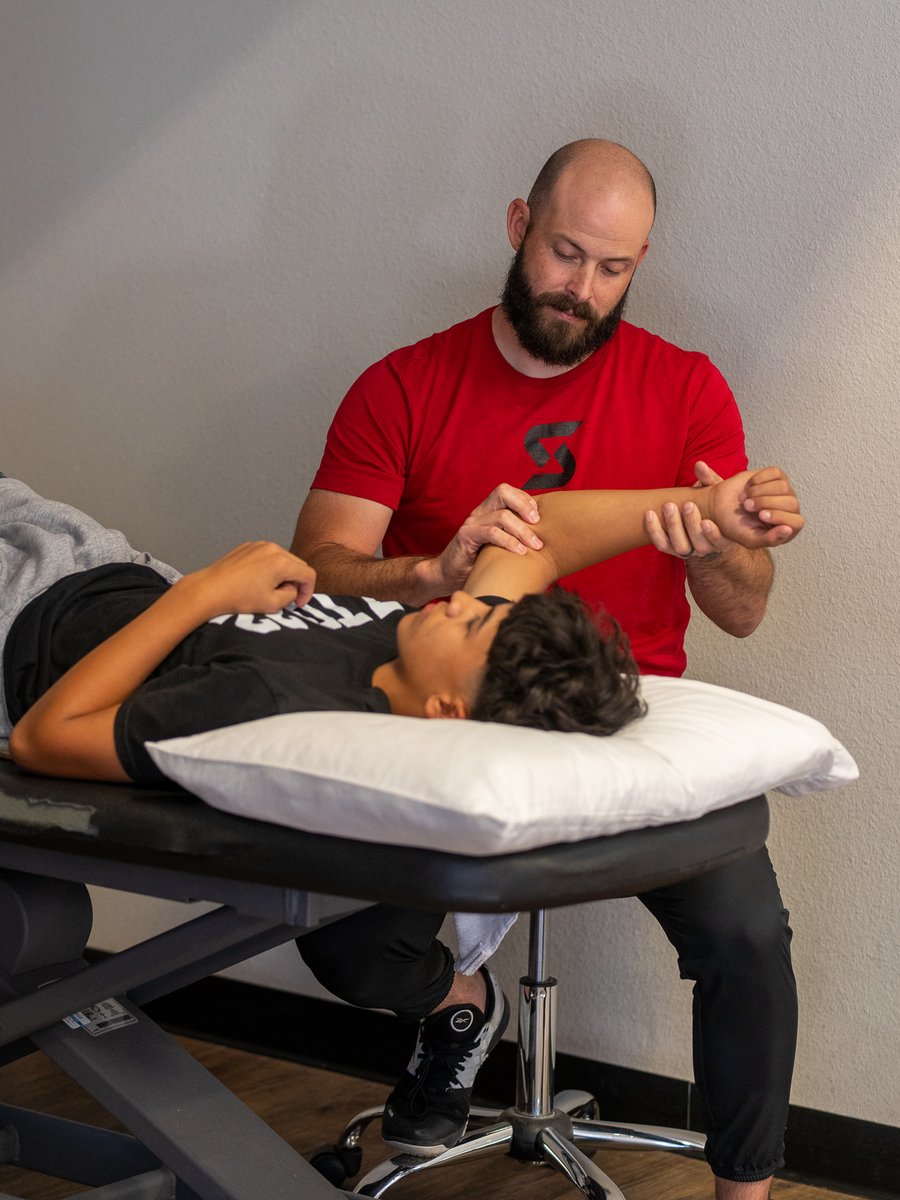 SpoonerPT's tweet photo. For baseball athletes, a healthy arm is key to performance. 

At Spooner Mesa Gateway, Tanner Chitwood, PT, DPT, provides individualized rehab to support healthy throwing mechanics and long-term performance.

#baseball #sportsrehab #physicaltherapy https://t.co/E4JUzDUN8z