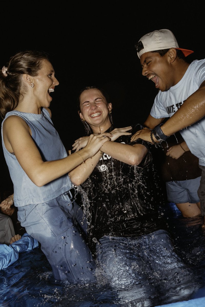 Unite__US's tweet photo. Something is happening on college campuses that feels hard to explain.

Students are showing up hungry, not polished.

Some are bringing friends. Some are carrying questions. Some are getting baptized the same night they showed up unsure.

That’s worth paying attention to! https://t.co/vVA4dbmftE