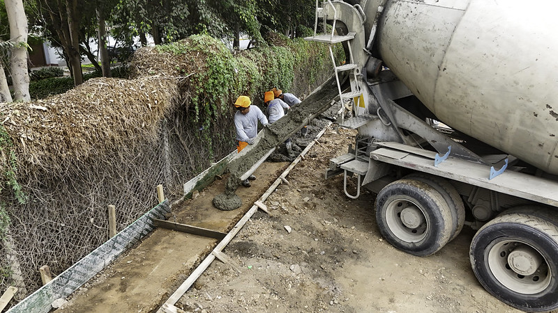 DiegoUcedaG's tweet photo. ¡Vecinos,  estos son los avances de la renovación en el Jr. Centenario! 🏗️

El gran trabajo que viene realizando nuestro equipo de obras, avanzando a paso firme para dejar esta vía totalmente renovada y segura para todas las familias. 🛣️

#DiegoUceda #SucedaLoQueSuceda https://t.co/DQ4FQQK70L