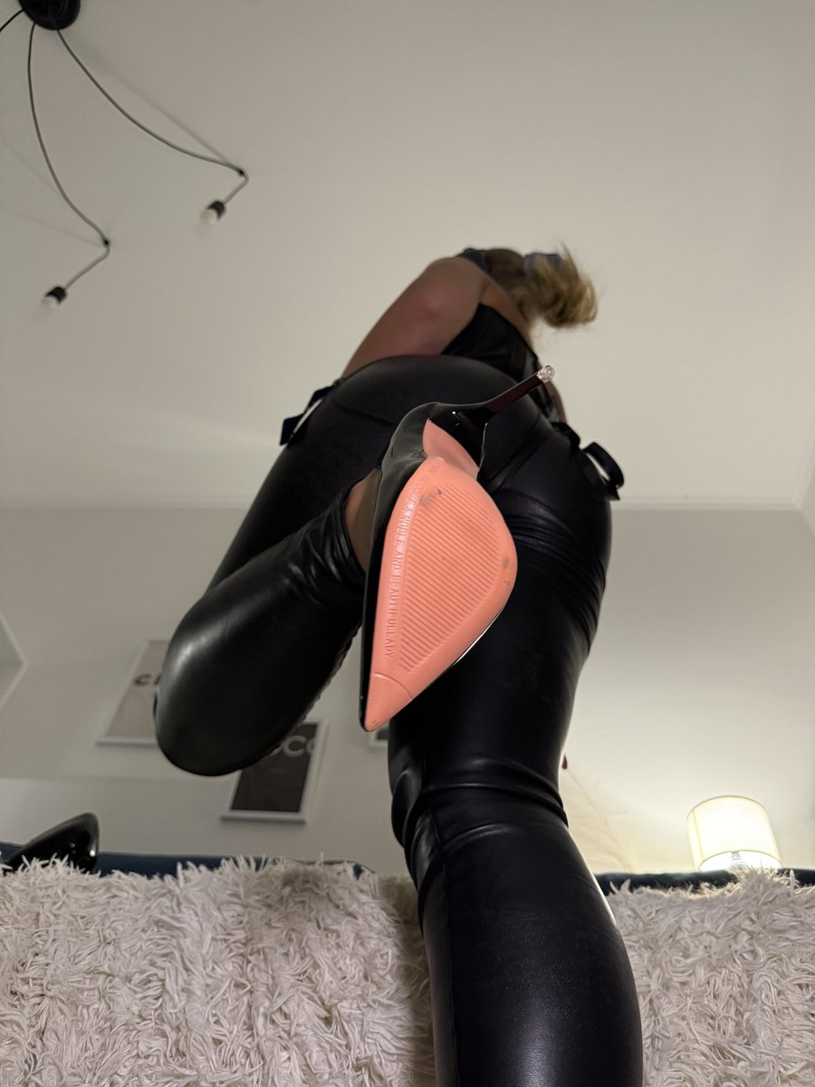 YorkFindom's tweet photo. oops, I almost crushed you https://t.co/JvhagBrQf9