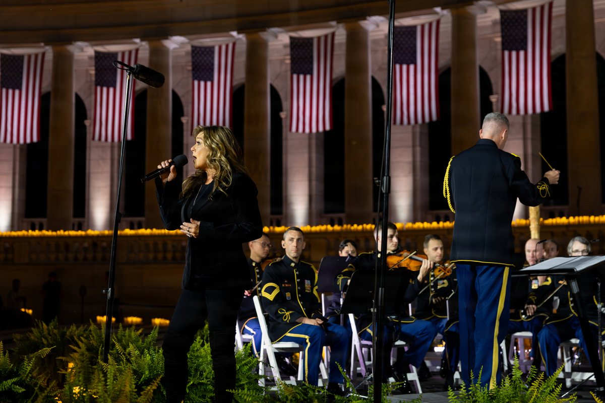 Yesterday, The U.S. Army Orchestra and Joint Armed Forces Chorus, under the direction of U.S. Army Band Leader and Commander Col. Scott McKenzie, performed at the @Freedom250 "National Memorial Day Observance: An Evening of Stories of Service" in the Memorial Amphitheater at https://t.co/CBZ8mBbWz2