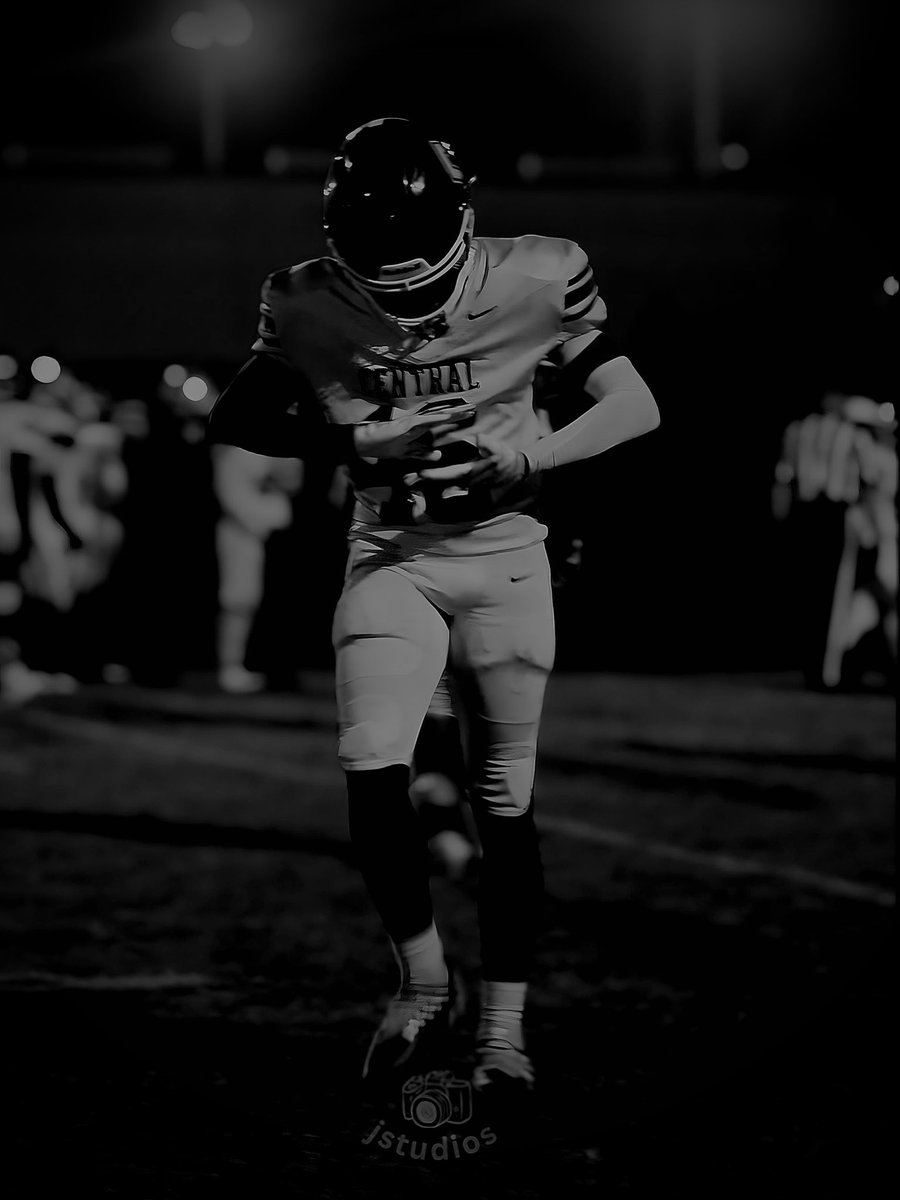 davohnhightower's tweet photo. Football field photo and route-running footage. Staying locked in and trusting the process every day❤️💪 https://t.co/oWHrTD2Bxj