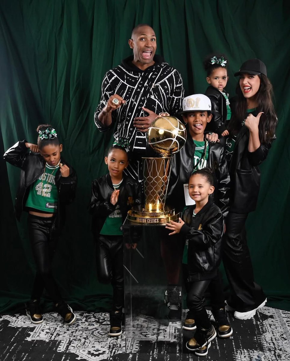 AMELIA VEGA HORFORD tweet media