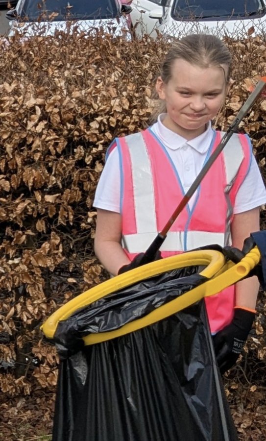 KilbowieE's tweet photo. We took part in the Big Clyde Clean Up. Thank you to Andy from Greenspace (for supporting us and providing the equipment), to the parent helpers and to McMonagles for the chips!
#KeepScotlandBeautiful
#Greenspace
#EcoSchoolsScotland https://t.co/z3Goi04ivy