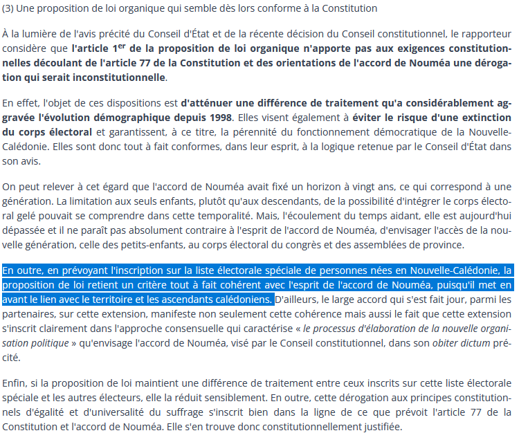 gcdebauer's tweet photo. L’avis des « spécialistes » (non nommés ?) est loin d’être acquis en faveur de la constitutionnalité de l’élargissement du corps électoral provincial aux natifs.

Les travaux parlementaires éclairent le raisonnement utilisé au soutien de cette thèse, tout en adoptant beaucoup de réserves. Cela « semble » conforme. Ainsi le rapport du Sénat nous dit :

(1) La possibilité d'ajuster la composition du corps électoral provincial par voie organique a été estimée possible par le Conseil d'État en 2023
(2) Le Conseil constitutionnel semble également avoir ouvert la voie à une intervention du législateur organique dans une décision rendue en 2025
(3) Une proposition de loi organique qui semble dès lors conforme à la Constitution
Source : Rapport n° 630 (2025-2026), déposé le 18 mai 2026 (lien dans le message suivant)

En droit, quand on écrit « cela semble possible », c’est qu’on n’est pas sûrs du tout.

Ce rapport souligne que le CC a émis une opinion dans le paragraphe 24 de sa décision du 19/09/2025 :

« sans préjudice des modifications qui pourront être apportées aux dispositions transitoires définissant ce corps électoral, dans le cadre du processus d'élaboration de la nouvelle organisation politique prévue au point 5 de l'accord de Nouméa, pour tenir compte des évolutions de la situation démographique de la Nouvelle-Calédonie et atténuer ainsi l'ampleur qu'auront prise avec l'écoulement du temps les dérogations aux principes d'universalité et d'égalité du suffrage ». Ce faisant, le Conseil semble souligner que la validation constitutionnelle du gel du corps électoral n'interdit pas forcément des adaptations destinées à en atténuer les effets au regard de l'évolution démographique du territoire, dès lors que ces adaptations interviennent « dans le cadre du processus d'élaboration de la nouvelle organisation politique » qu'envisage l'accord de Nouméa. Il est à cet égard notable que le Conseil constitutionnel ne précise pas la nature, constitutionnelle ou organique, desdites modifications.

Moralité : l’ajout des natifs dans le corps électoral provincial (LESP), trouverait son fondement non pas dans les stipulations de l’Accord de Nouméa, pourtant reconnues comme ayant valeur constitutionnelle, mais dans la nécessité d’atténuer les effets des stipulations de cet Accord, pour que l’atteinte qu’elles portent aux principes constitutionnels du suffrage universel ne soient pas trop… violentes ? (Si besoin, relisez cette phrase).

Comprendre : on veut tellement maintenir cet Accord « en vie » qu’on est obligé d’utiliser toute la gymnastique possible et imaginable. C’est de l’acharnement thérapeutique.

Il reste une dernière condition, évoquée dans la décision du CC : celle impliquant que les évolutions doivent s’inscrire « dans le cadre du processus d’élaboration de la nouvelle organisation politique ». I.E. dans ce qu’on appelle depuis 6 ans les discussions sur l’avenir institutionnel.

Conclusion : la décision du Conseil constitutionnel, qui interviendra d’ici la fin de la semaine sous le numéro 2026-905 DC, ne sera pas tant juridique que politique.

En effet, s’il valide la loi organique, le juge constit reprendra le raisonnement ci-dessus et nous dira qu’il considère que des discussions politiques sont en cours, en vue de l’aboutissement d’un nouvel Accord sur la Nouvelle-Calédonie, c’est pourquoi la loi organique ne viole pas la Constitution. Or, dans les faits, tant le @FlnksOfficiel que les @LLoyalistes ont indiqué, dans leurs dernières prises de parole, qu’ils ne négociaient plus. Le CC devra donc faire « comme si » c’était vrai.

Si le @Conseil_constit est libre du pouvoir politique (certains en doutent), il censurera la loi organique adoptée le 20 mai 2026 car les orientations de l’Accord de Nouméa ont prévu DEUX listes distinctes, même si cela semble illogique :
- Ceux qui peuvent voter aux consultations sur l’indépendance (la LESC), les natifs en font partie ;
- Ceux qui peuvent voter aux élections provinciales (la LESP), les natifs qui ne sont pas descendants de calédoniens arrivés avant novembre 1998 en sont EXCLUS.