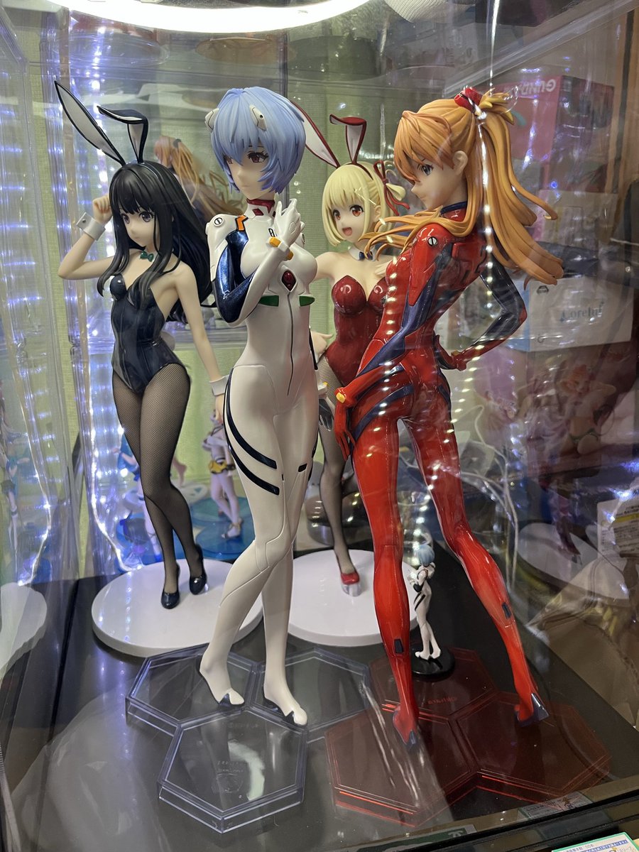 4分の1 #フィギュア リコリコとエヴァ