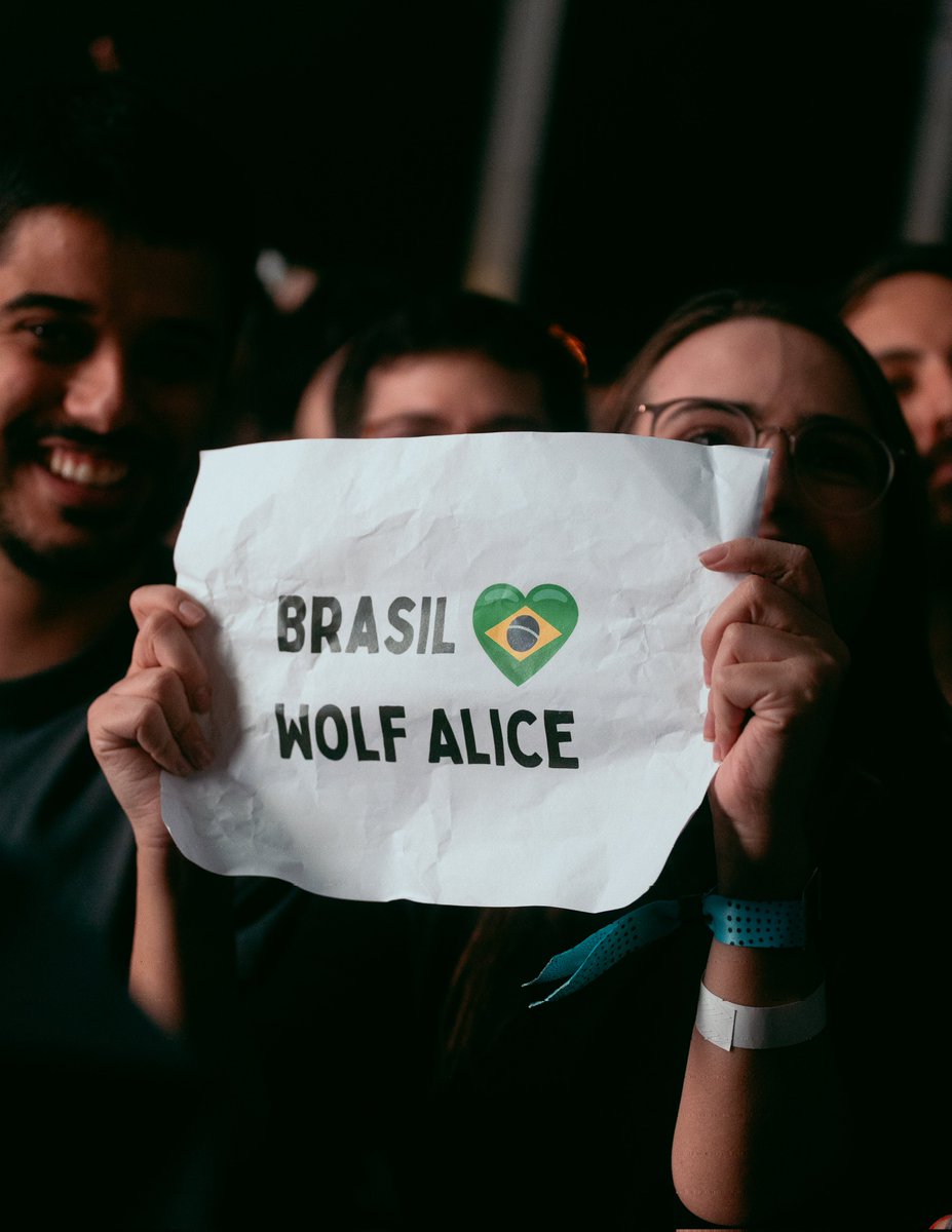 WolfAliceBrazil's tweet photo. Fotos de Wolf Alice perfomando na Tenda Metlife no C6 Fest no último sábado (23/05) 🎸 

Fotos por João Rocha 🖤
Insta ‐ cidadecinza23 https://t.co/UPcj0z8HbT