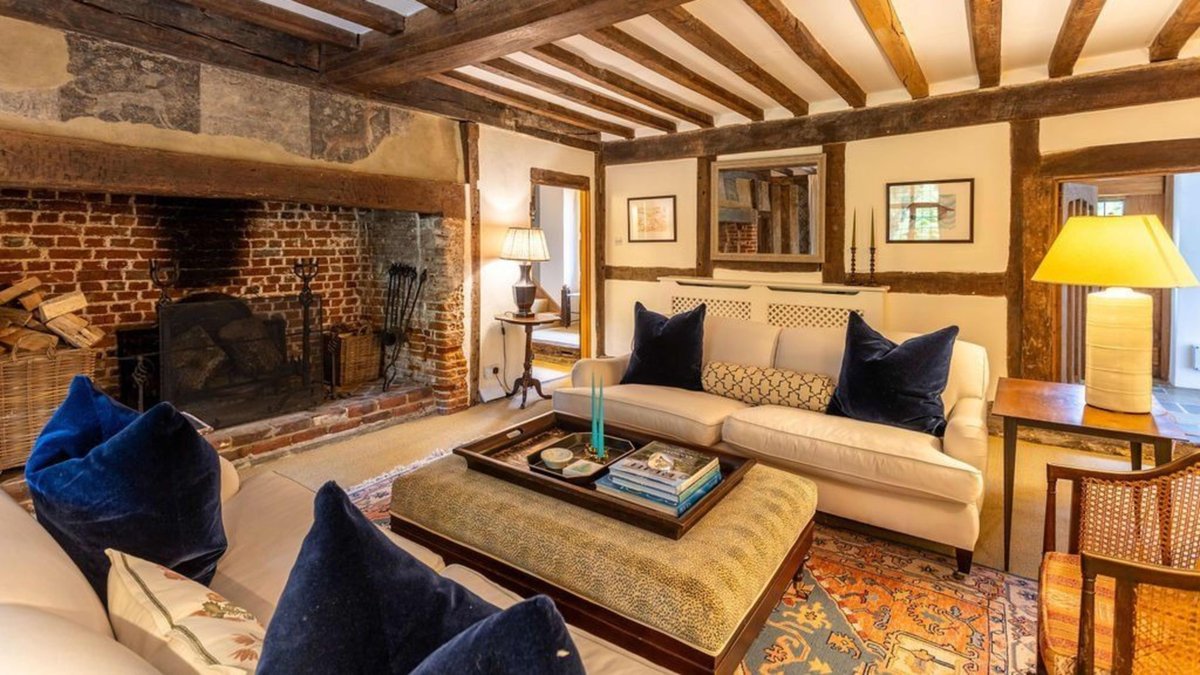 MansionGlobal's tweet photo. A Medieval House Steps From Jane Austen’s Chawton, England, Cottage Lists for £2.5 million https://t.co/aAW2TQqFWE
