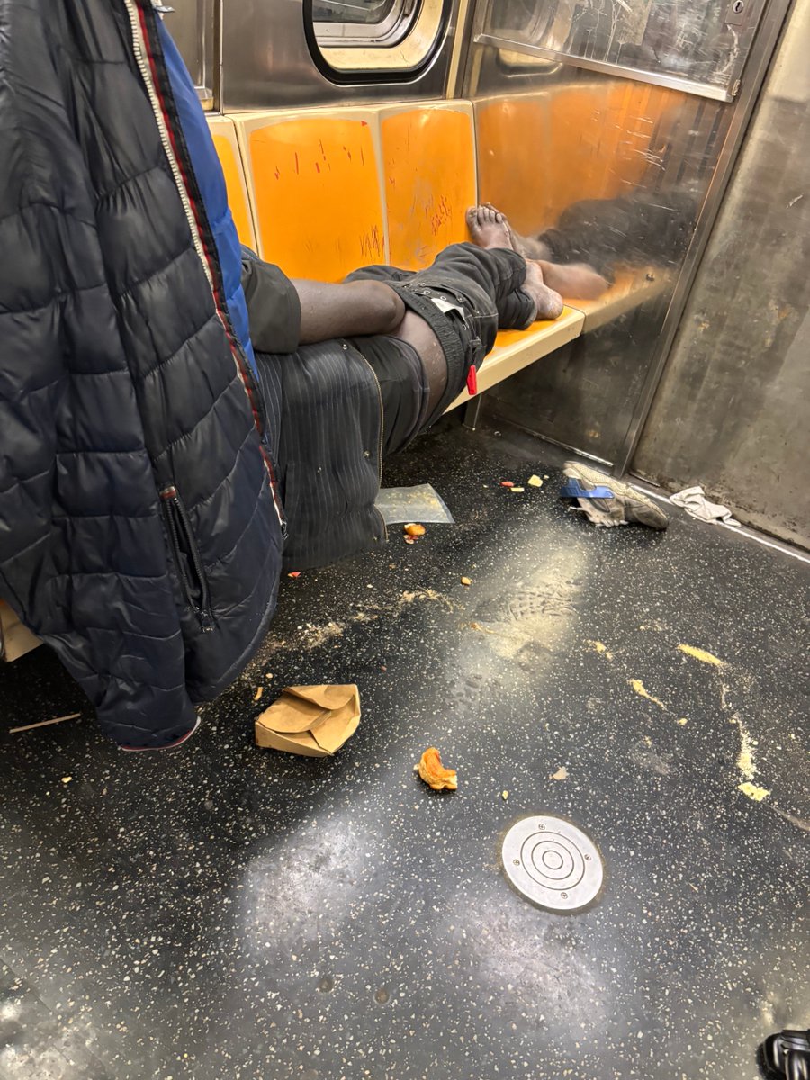 DavidAsmanfox's tweet photo. Some find Mayor Mamdani’s subway very comfortable…even during rush hour. https://t.co/VoBdgeEC1O