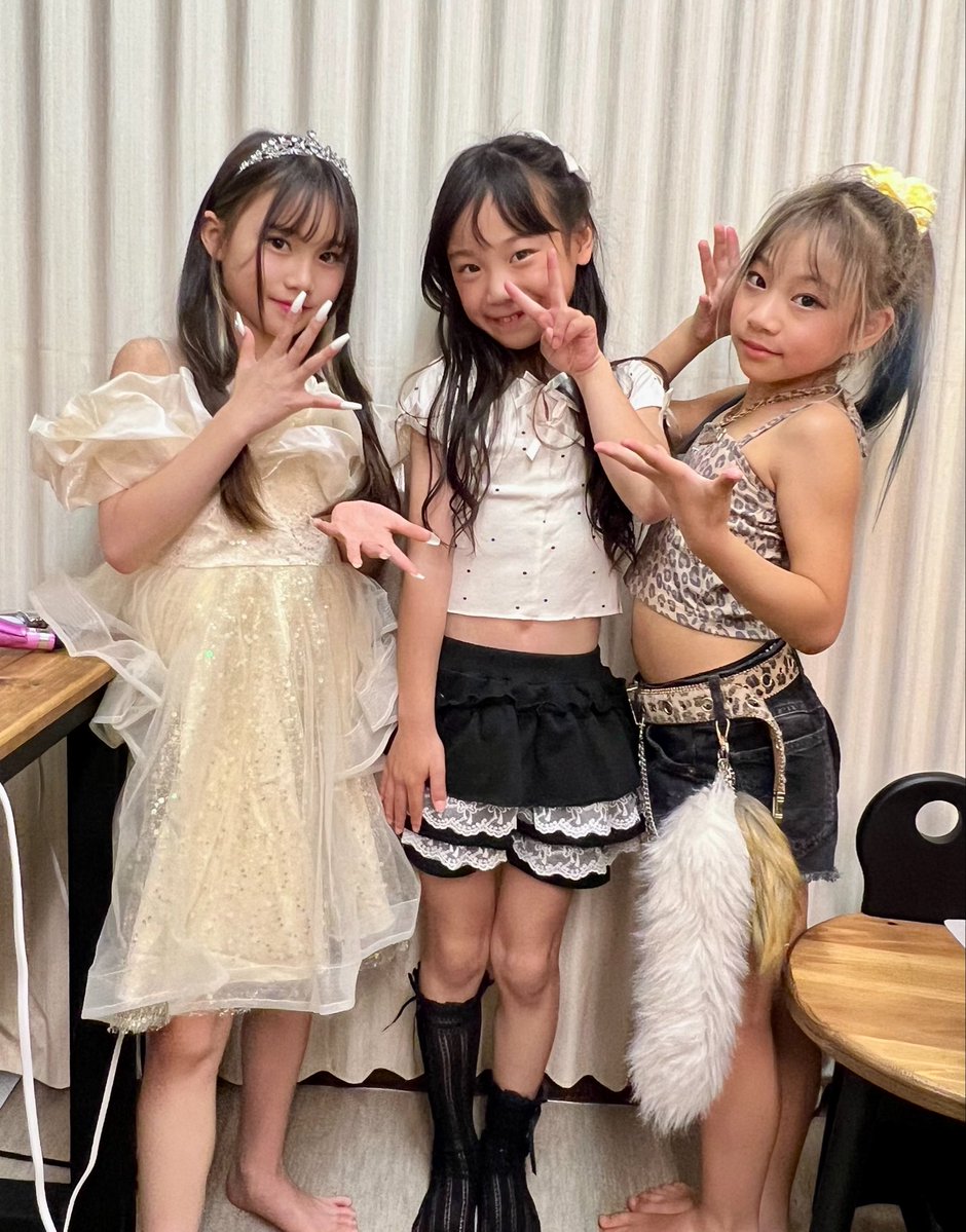 tao_tao_10's tweet photo. かわいいお2人と
お写真撮ってもらったよ😍✨
ありがとう🎀
あかりちゃん
お誕生日のドレス素敵💓
おめでとう🎉
@ain__2017
@akar_imodel_mmr
@purefulphoto
#kidsmodel
#お誕生日おめでとう
#ポートレートモデル https://t.co/BGG6Z3KJOE