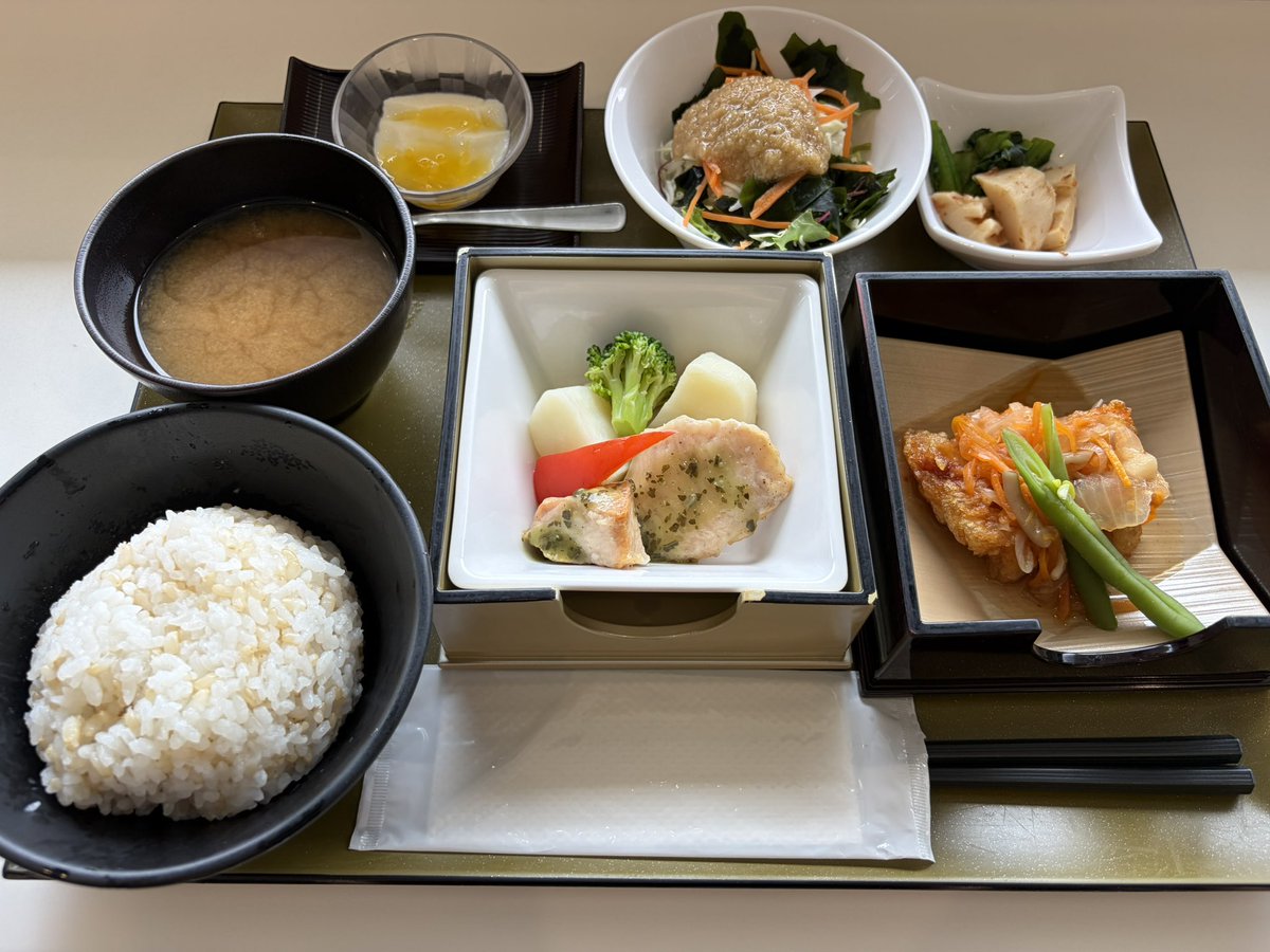 Fuke65233632's tweet photo. 人間ドック

今日は年１の体のメンテナンス
テニスエルボー悪化させてあまりテニスできてないけど、職場での腕立て伏せと腹筋ローラーが効いたのか？体重マイナス4kg, 体脂肪もマイナス4%とテニスバリバリやってる時より絞れてた(驚
菓子パンと甘いドリンク控えてるのも効いてそ
#聖隷予防検診センター https://t.co/wICl8ObeTM