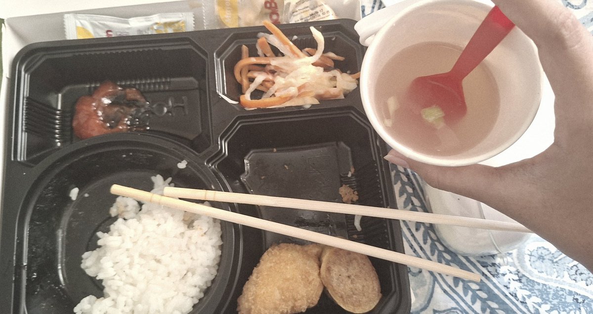 harmonicals's tweet photo. #2mad eating a bit more bec i am sick rn and i cant be sick for finals https://t.co/fs1WHTIzSN
