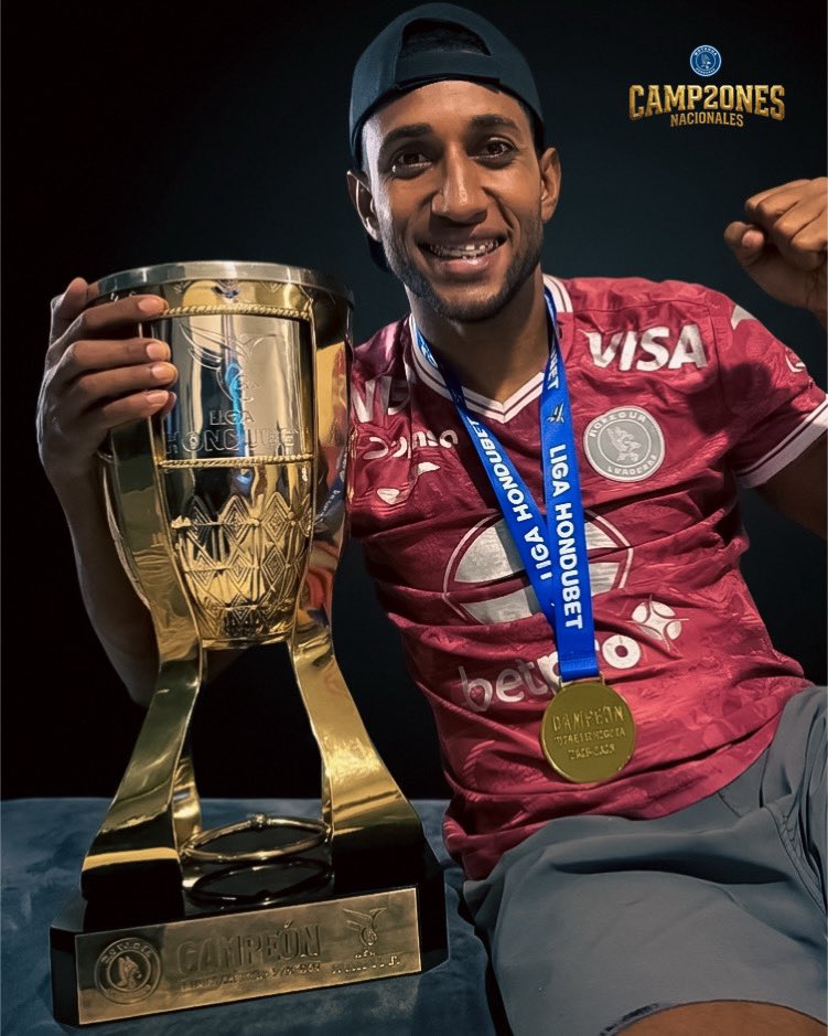 MOTAGUAcom's tweet photo. Nuestro guerrero, nuestro CAMPEÓN. 🇧🇷 🦅
¡Te queremos muchísimo Romario! 💙

#Camp20nesNacionales 🏆 https://t.co/leNHg7ZuEm