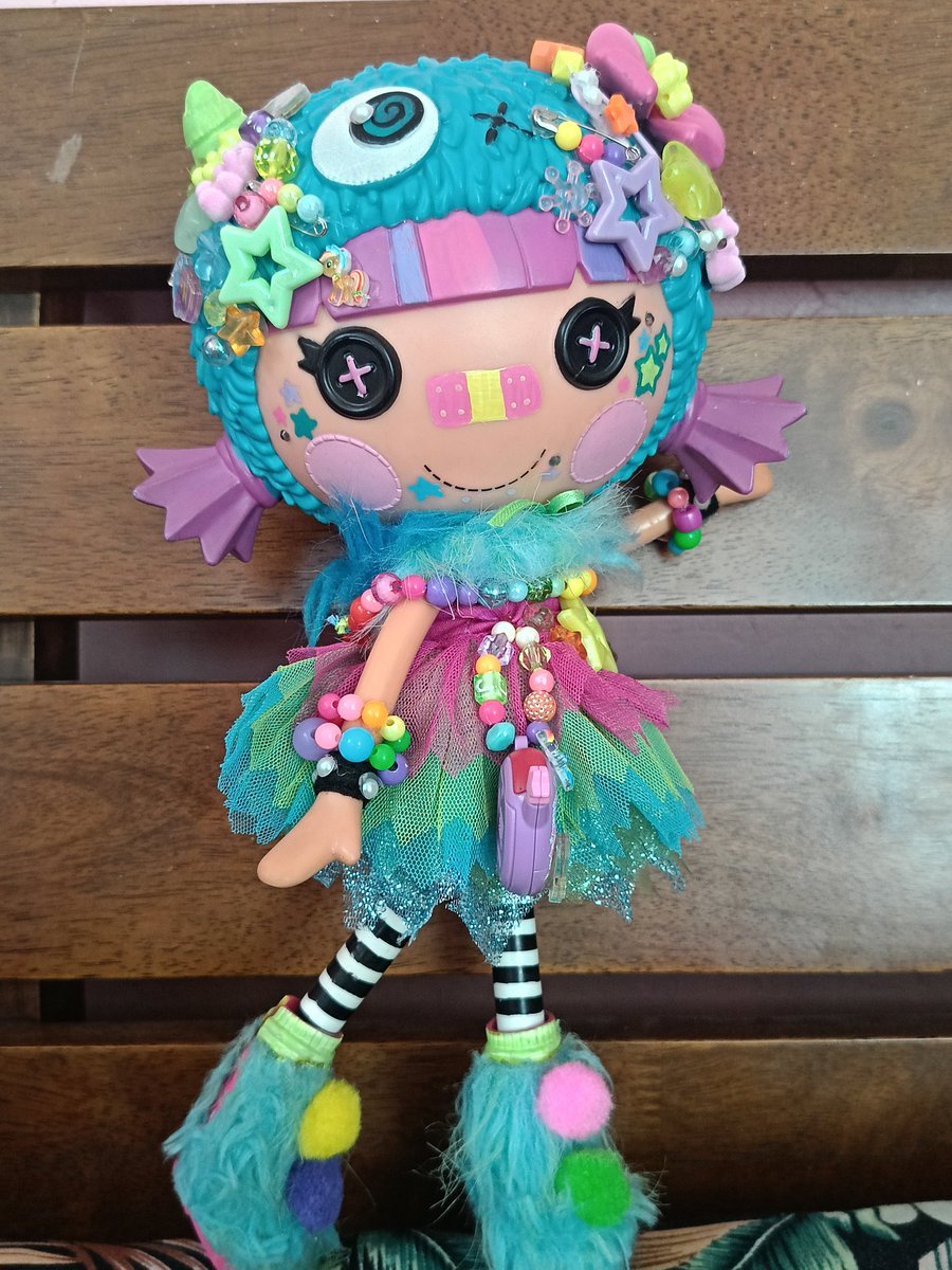 DoeDoodles_'s tweet photo. So her accessories fell off but I did reattach them and added more on her haha
#dollooak #dollcustom #lalaloopsy https://t.co/UIF3hqyJlx