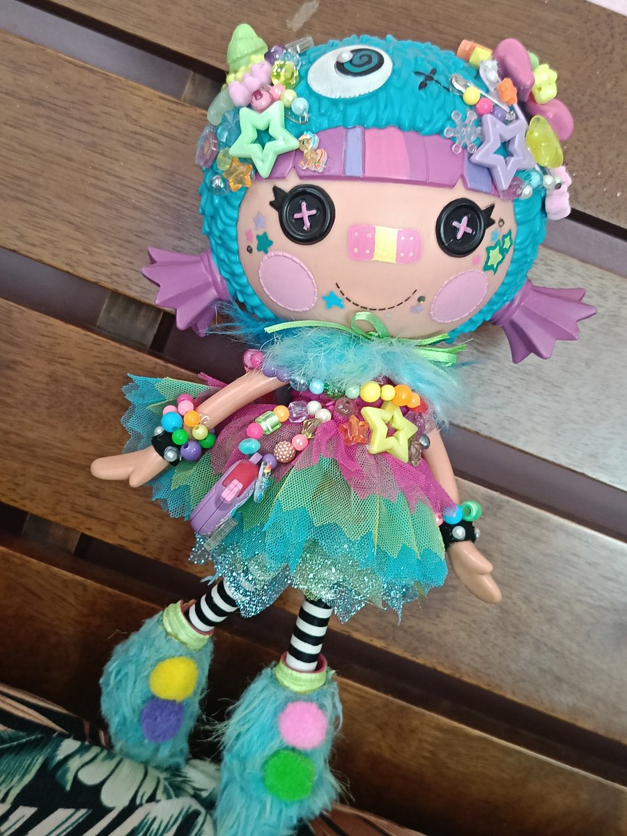 DoeDoodles_'s tweet photo. So her accessories fell off but I did reattach them and added more on her haha
#dollooak #dollcustom #lalaloopsy https://t.co/UIF3hqyJlx