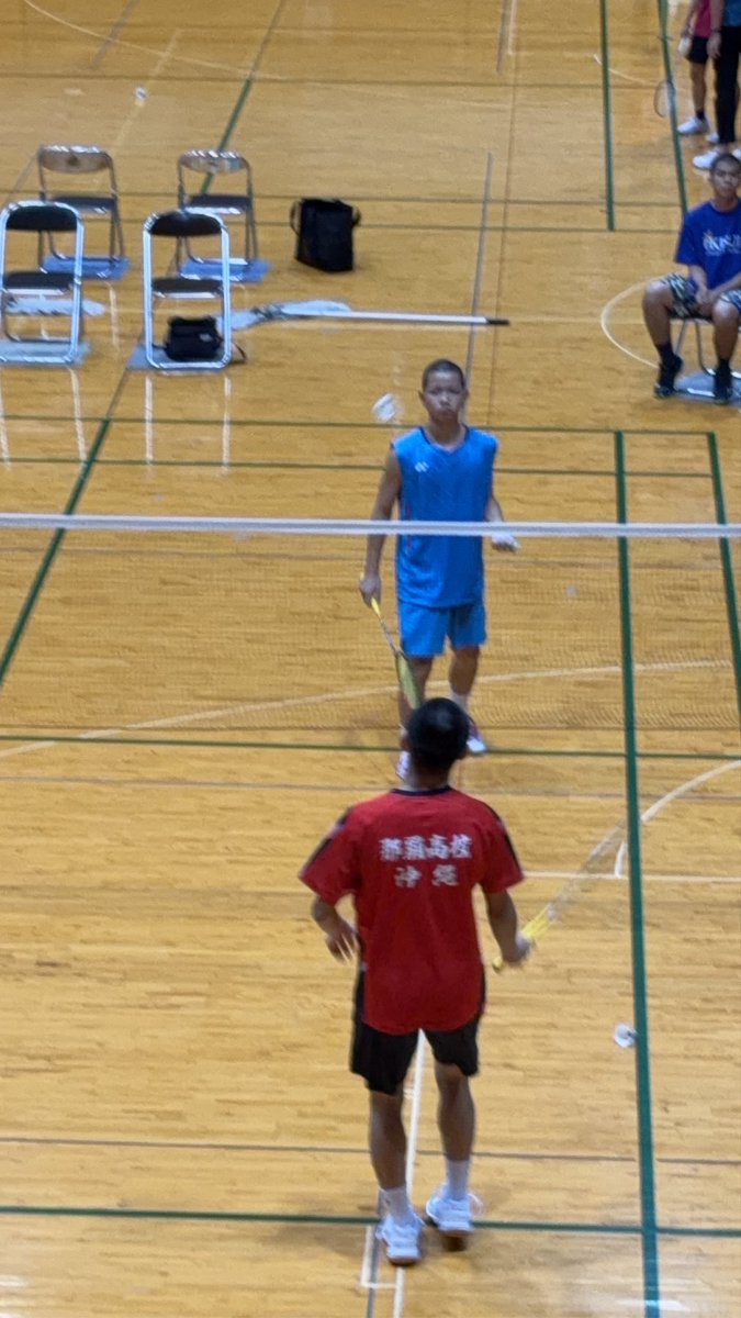 pirokingdom's tweet photo. 甥っ子がバドミントンをしてて、高校最後の試合だから応援して来たんだけど、コーチが中学生の時の友達（当時同じバドミントン部）だから尚更胸にグッとくるものがあった👍
ベスト8で負けたけど、叔父さん感動したよー
青春っていいよなー😃

#青春っていいよなー
#いいよなおじさん https://t.co/9yrwWmAHUC