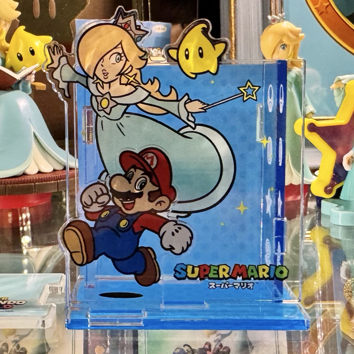 対象のイオンシネマで7000円以上買うと限定のアクリルペンスタンドが
