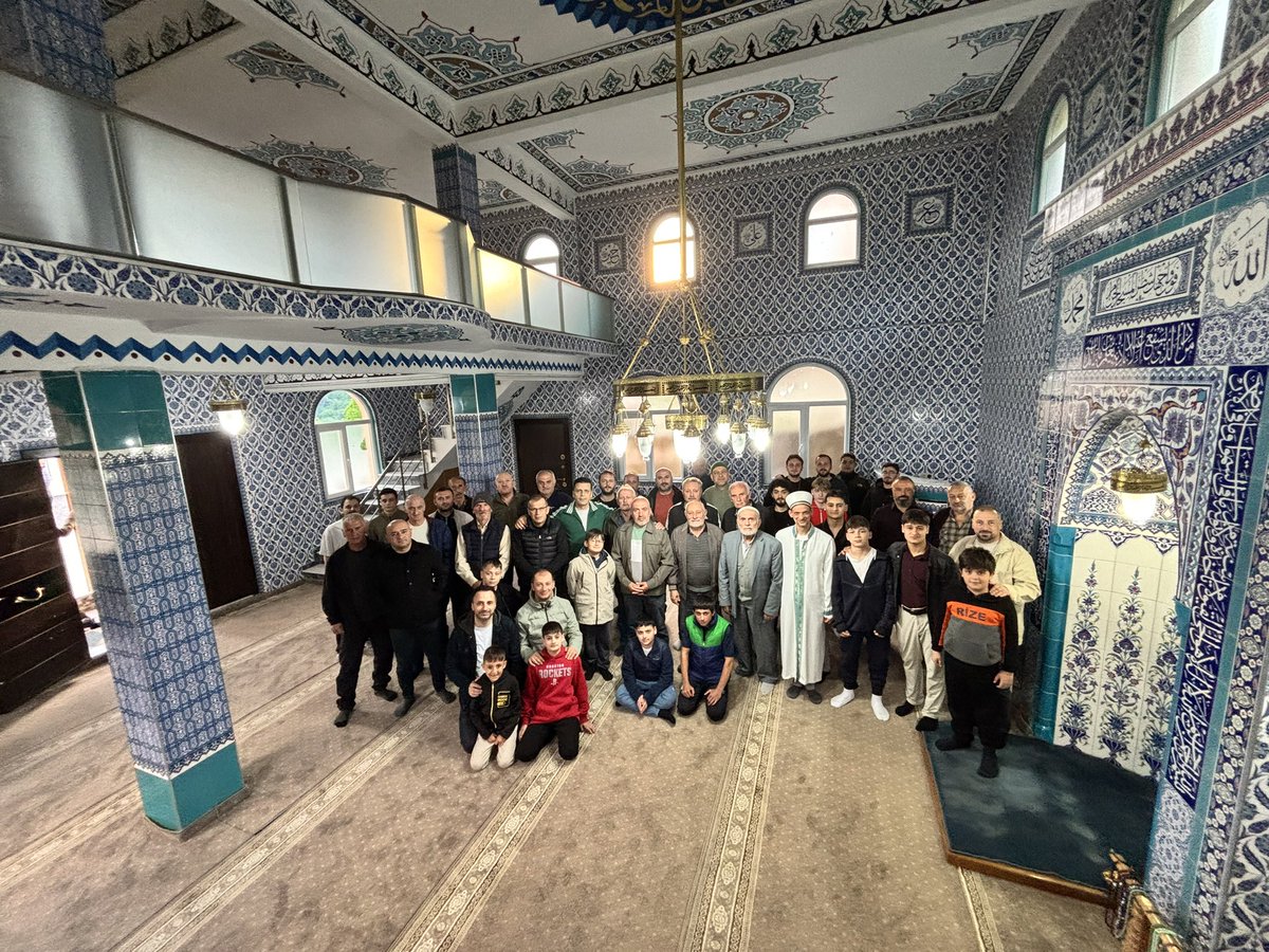 ademikose's tweet photo. Ramazan Bayramımız Mübarek olsun, Çayeli Yenipazar mahallesi Aktaş Camiinden herkese Selam ve sevgiler, Bayram kardeşliğe iyiliğe güzelliğe vesile olsun inşallah. https://t.co/BxSmNpkjVD