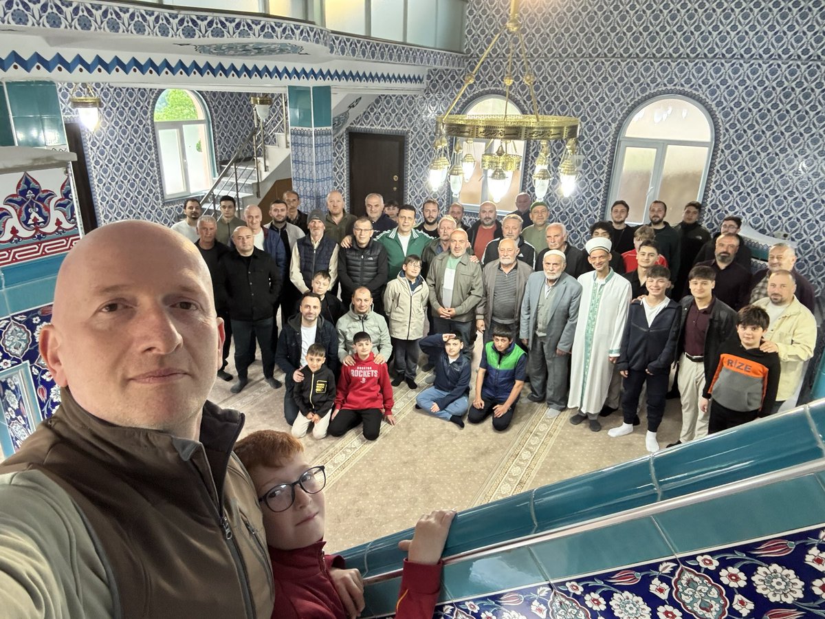 ademikose's tweet photo. Ramazan Bayramımız Mübarek olsun, Çayeli Yenipazar mahallesi Aktaş Camiinden herkese Selam ve sevgiler, Bayram kardeşliğe iyiliğe güzelliğe vesile olsun inşallah. https://t.co/BxSmNpkjVD