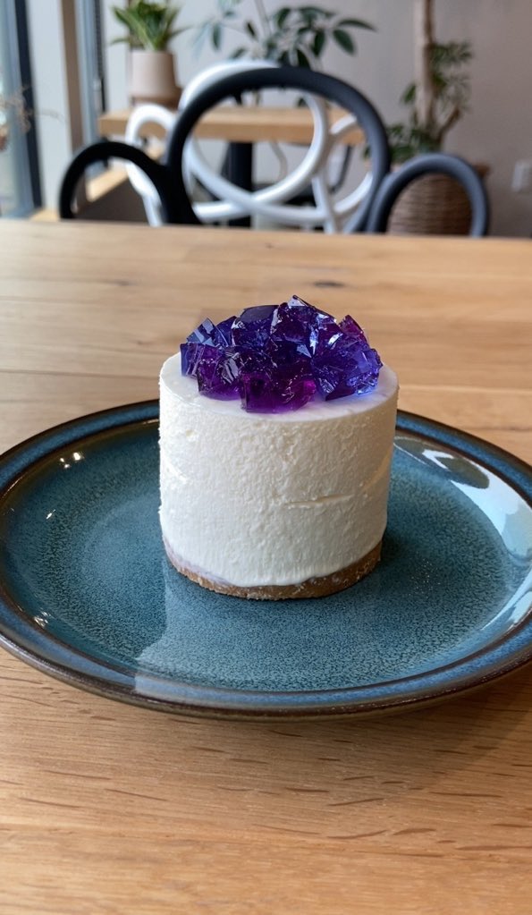 BAN_Cafe_Sweet's tweet photo. 5/27
12:00-17:00
オープンしました！

本日から季節のケーキ
｢あじさいのレアチーズケーキ｣
本格的に始まります！

暑くなってきた初夏の晴れの日も、じめっとする梅雨の雨の日にもどちらにも合う、さっぱり爽やかなケーキです💙💜

本日もお待ちしております！ https://t.co/VF4J2wmwPE