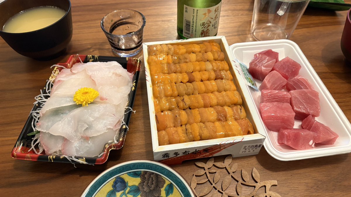 SunOfNob's tweet photo. 最近、うにが豊漁で安いとのことで、吉池というこの世の天国で買ってきました。
#吉池 #うに https://t.co/NkDDk8jvCK