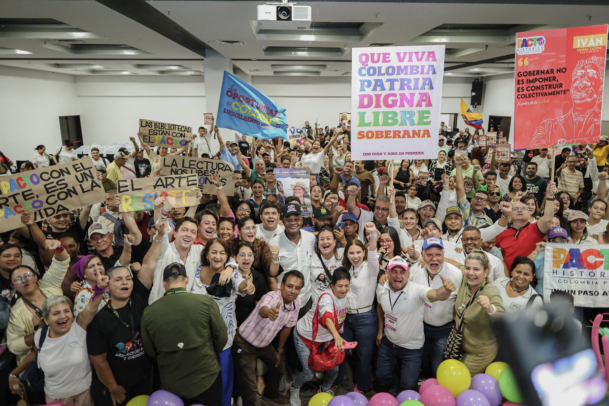 LuisGMurillo's tweet photo. Lo que está pasando en Barrancabermeja confirma que hay un país que despertó desde las regiones.

La gente quiere una Colombia que mire de frente a sus territorios. Junto a @IvanCepedaCast y @aida_quilcue, la Alianza por la Vida sigue creciendo con fuerza para ganar en primera. https://t.co/2OHpcO2qap