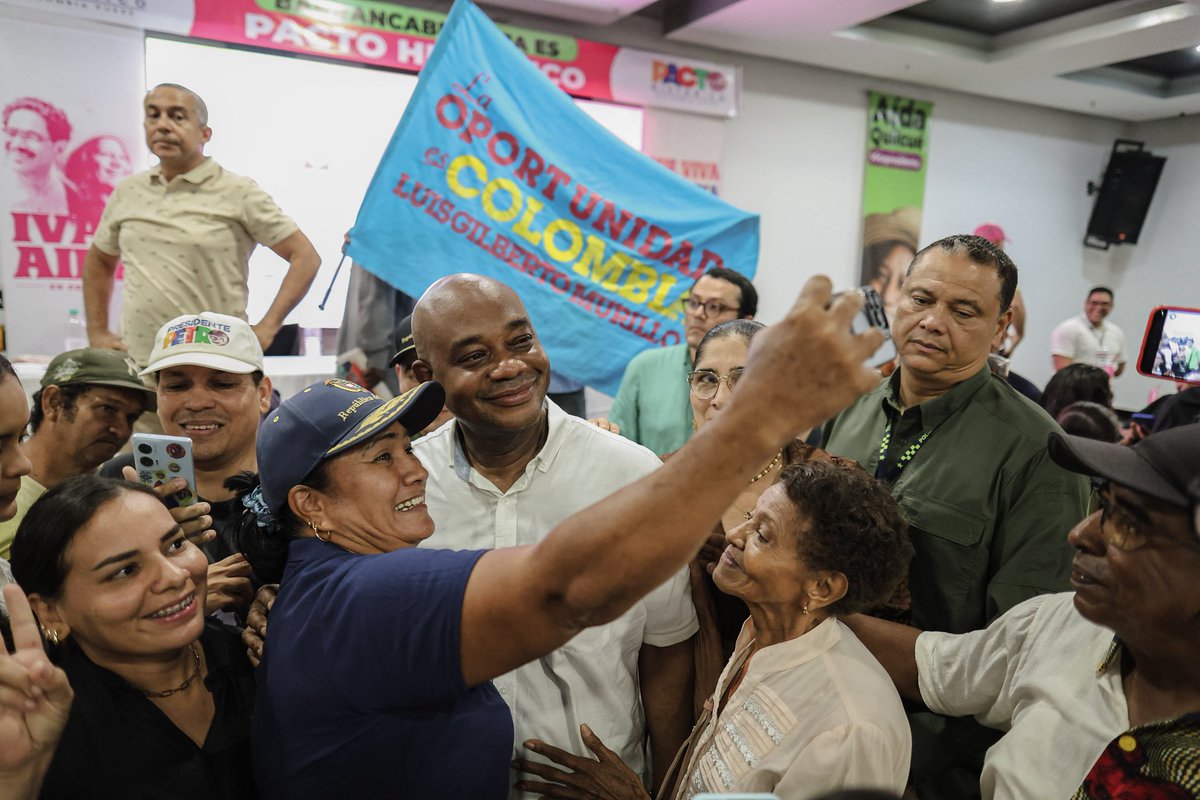 LuisGMurillo's tweet photo. Lo que está pasando en Barrancabermeja confirma que hay un país que despertó desde las regiones.

La gente quiere una Colombia que mire de frente a sus territorios. Junto a @IvanCepedaCast y @aida_quilcue, la Alianza por la Vida sigue creciendo con fuerza para ganar en primera. https://t.co/2OHpcO2qap