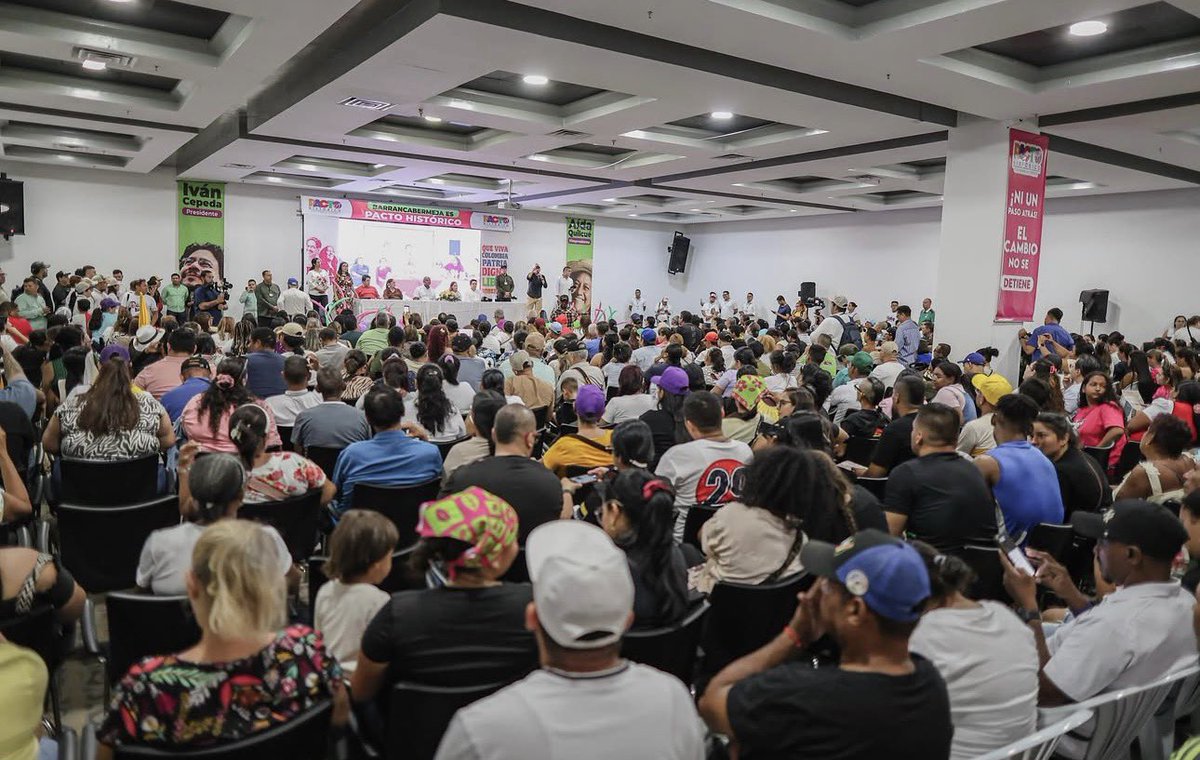 LuisGMurillo's tweet photo. Lo que está pasando en Barrancabermeja confirma que hay un país que despertó desde las regiones.

La gente quiere una Colombia que mire de frente a sus territorios. Junto a @IvanCepedaCast y @aida_quilcue, la Alianza por la Vida sigue creciendo con fuerza para ganar en primera. https://t.co/2OHpcO2qap