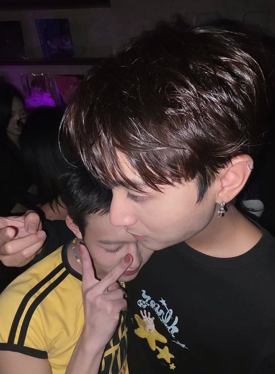 ☆ ⋆。 𝑏𝑒𝑠𝑖𝑑𝑒 - ʟᴇɢᴏ °‧ ★ tweet media