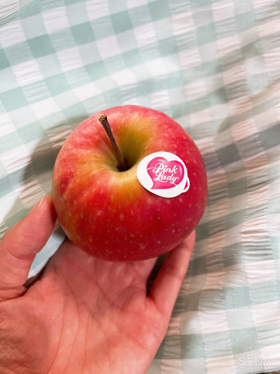 chiroru713's tweet photo. 久しぶりの虹のマート
ピンクレディ🍎🩷買ってみたかったから買えてよかった☺️ https://t.co/t7T4aXfXeP